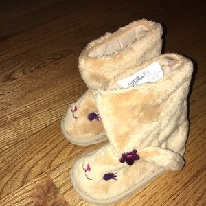 Crazy 8 bunny boots